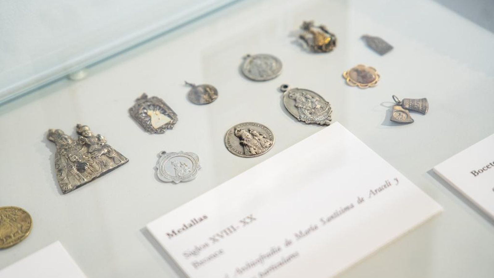 Algunas de las piezas que se pueden ver en la exposición.