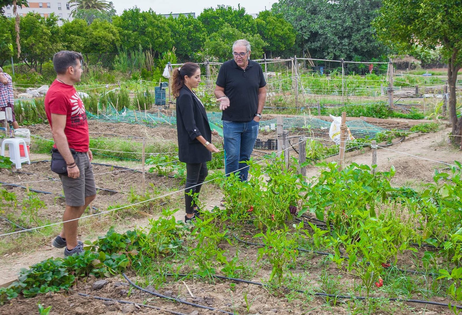 Visita de Aguas de Huelva al Aula de la Naturaleza con motivo de la cesión del material.