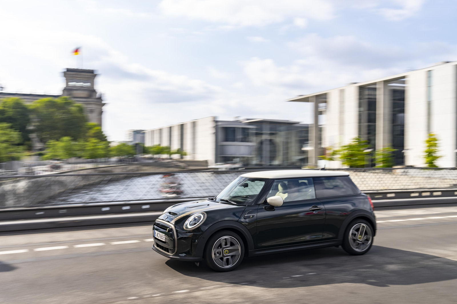 El Mini Cooper SE estrena su versión más especial: Resolute Edition