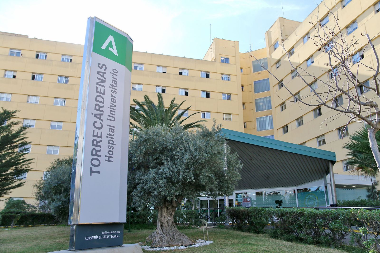 Entrada al Hospital Universitario de Torrecárdenas.