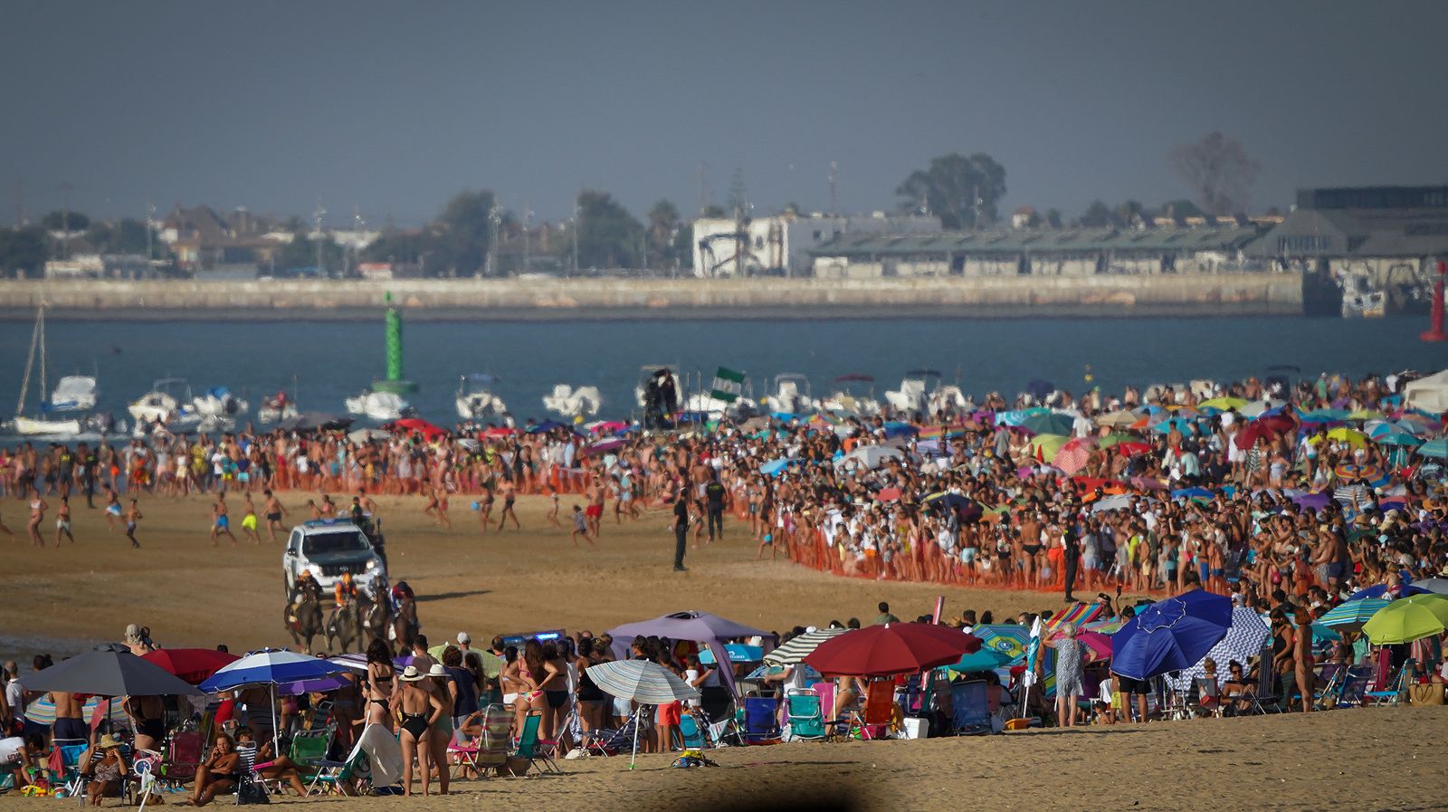 Gran ambiente en las carreras de caballos de Sanlúcar