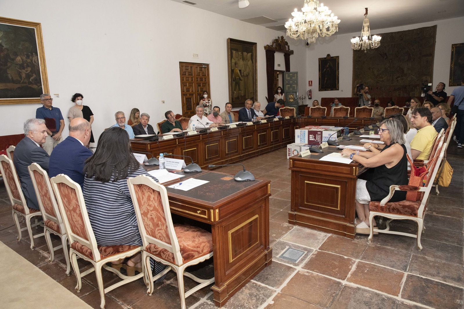 Firma del convenio para las ayudas.