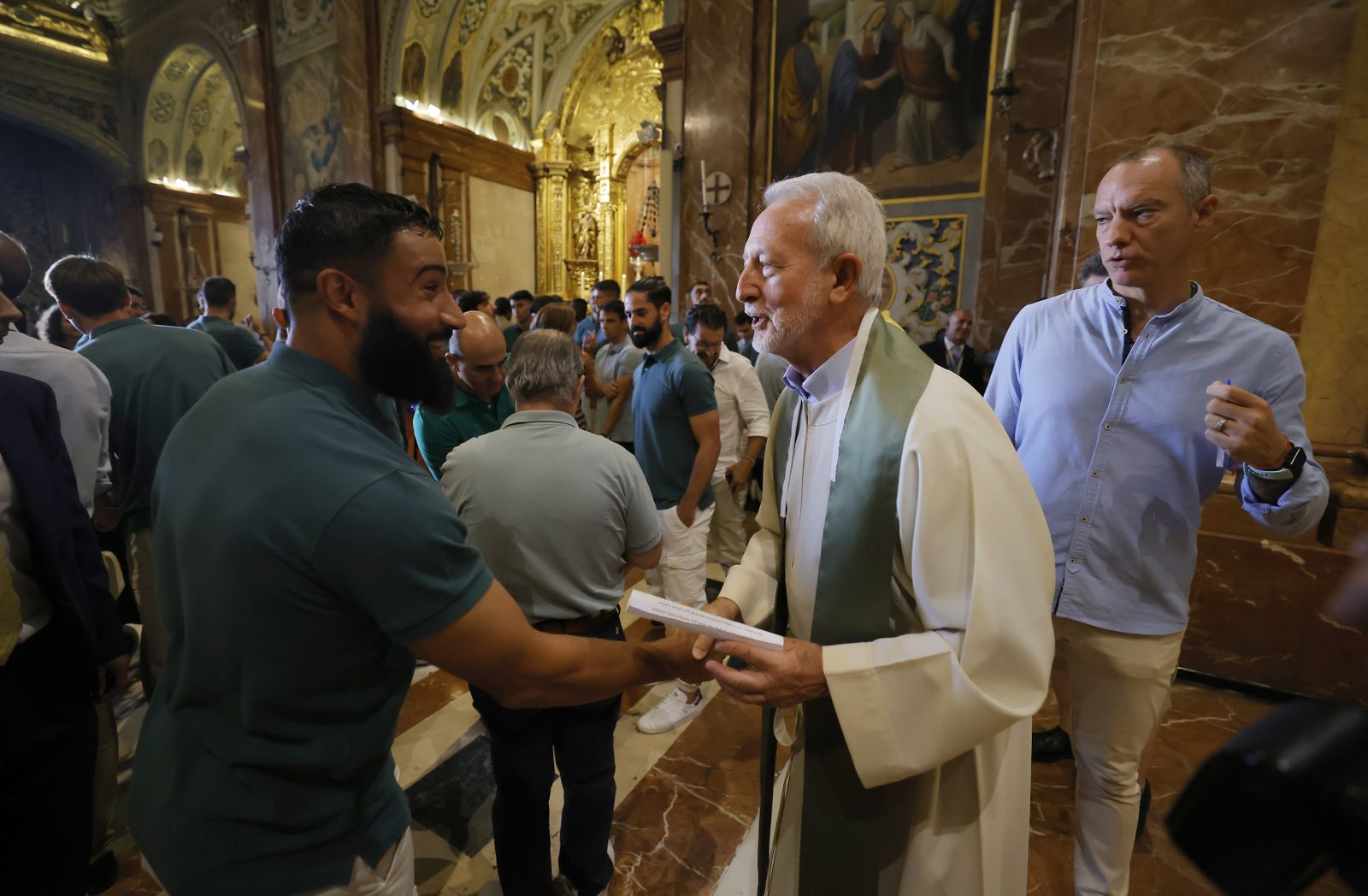 La visita del Betis a la Basílica de la Macarena., todas las fotos