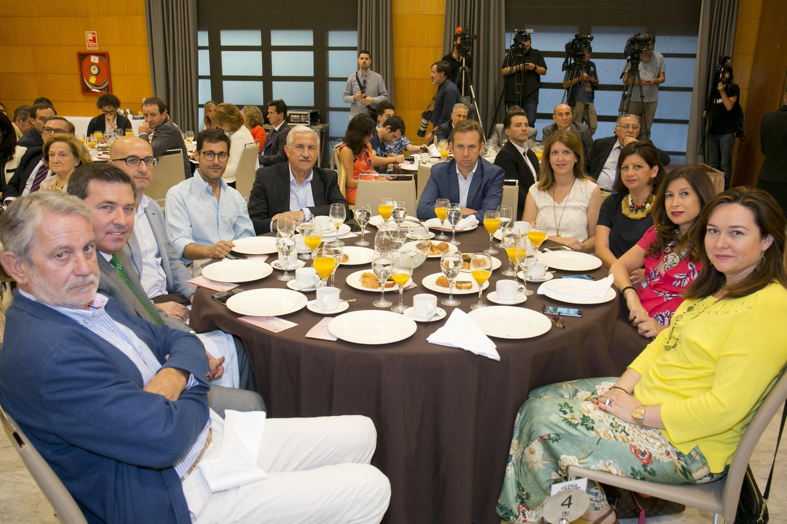 Las imágenes del Foro Joly con Elías Bendodo