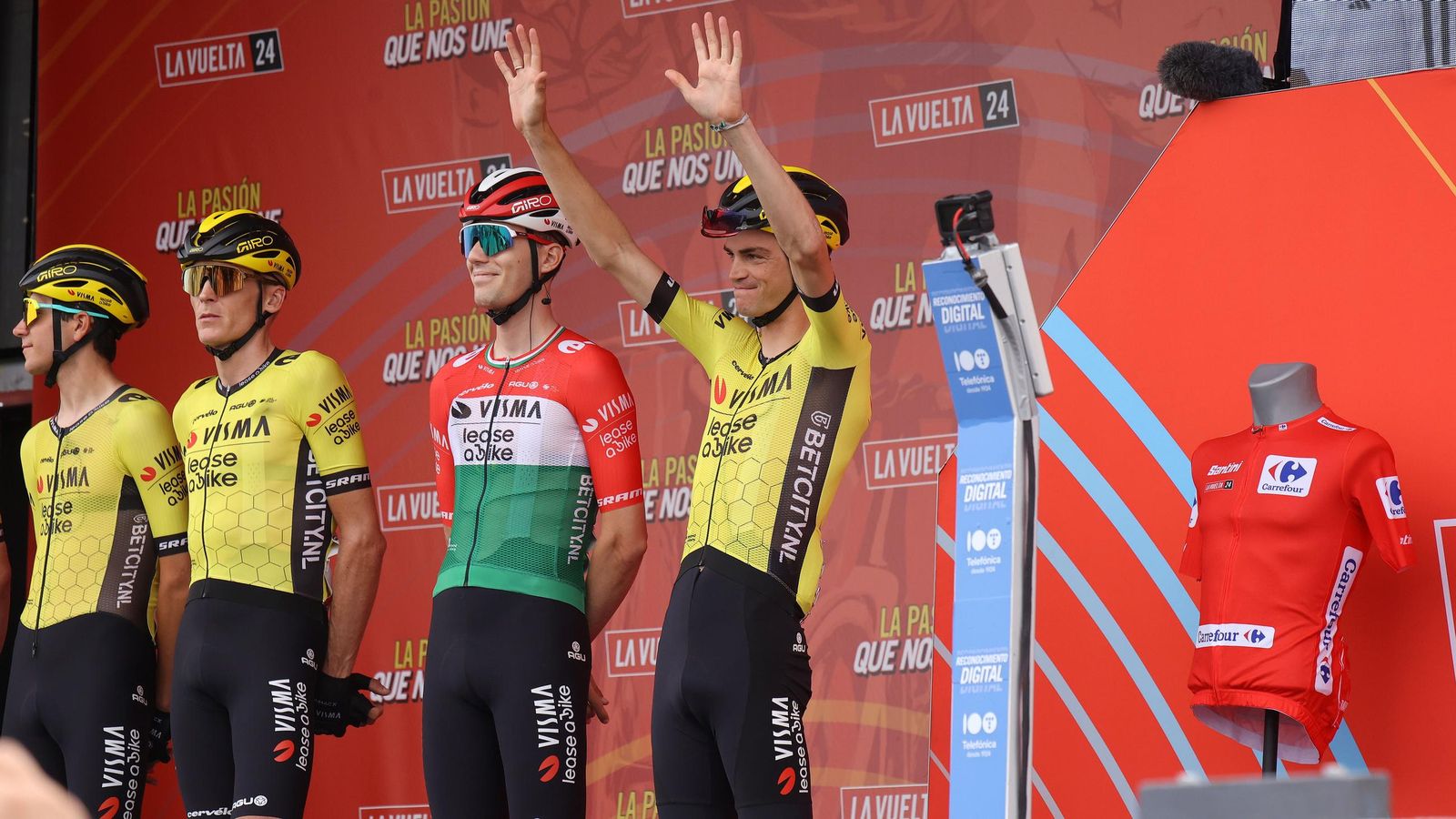 Así fue la salida de la Vuelta España desde Carrefour Sur en Jerez