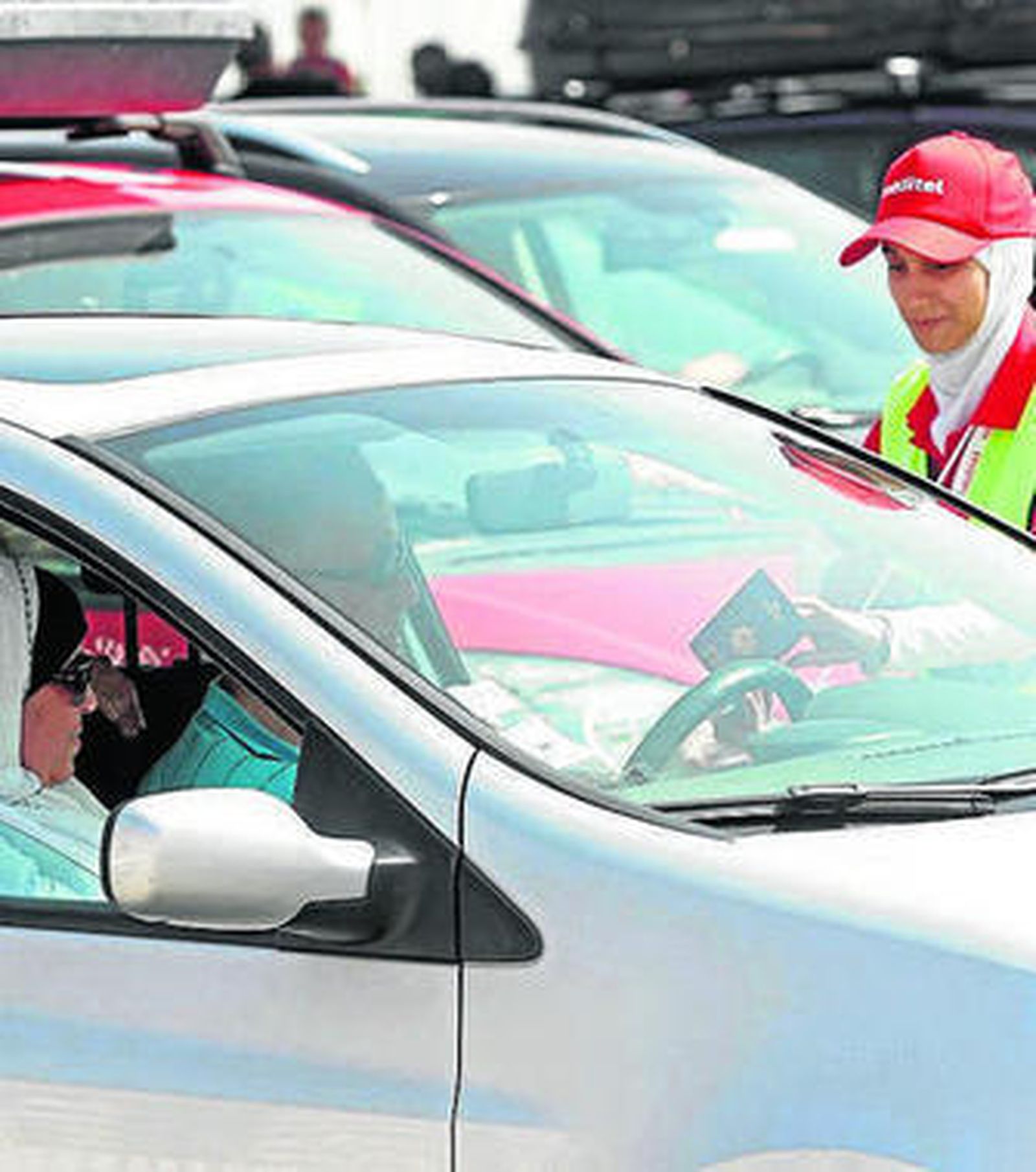 Las primeras acumulaciones de vehículos de la Operación Paso del Estrecho se produjeron ayer.