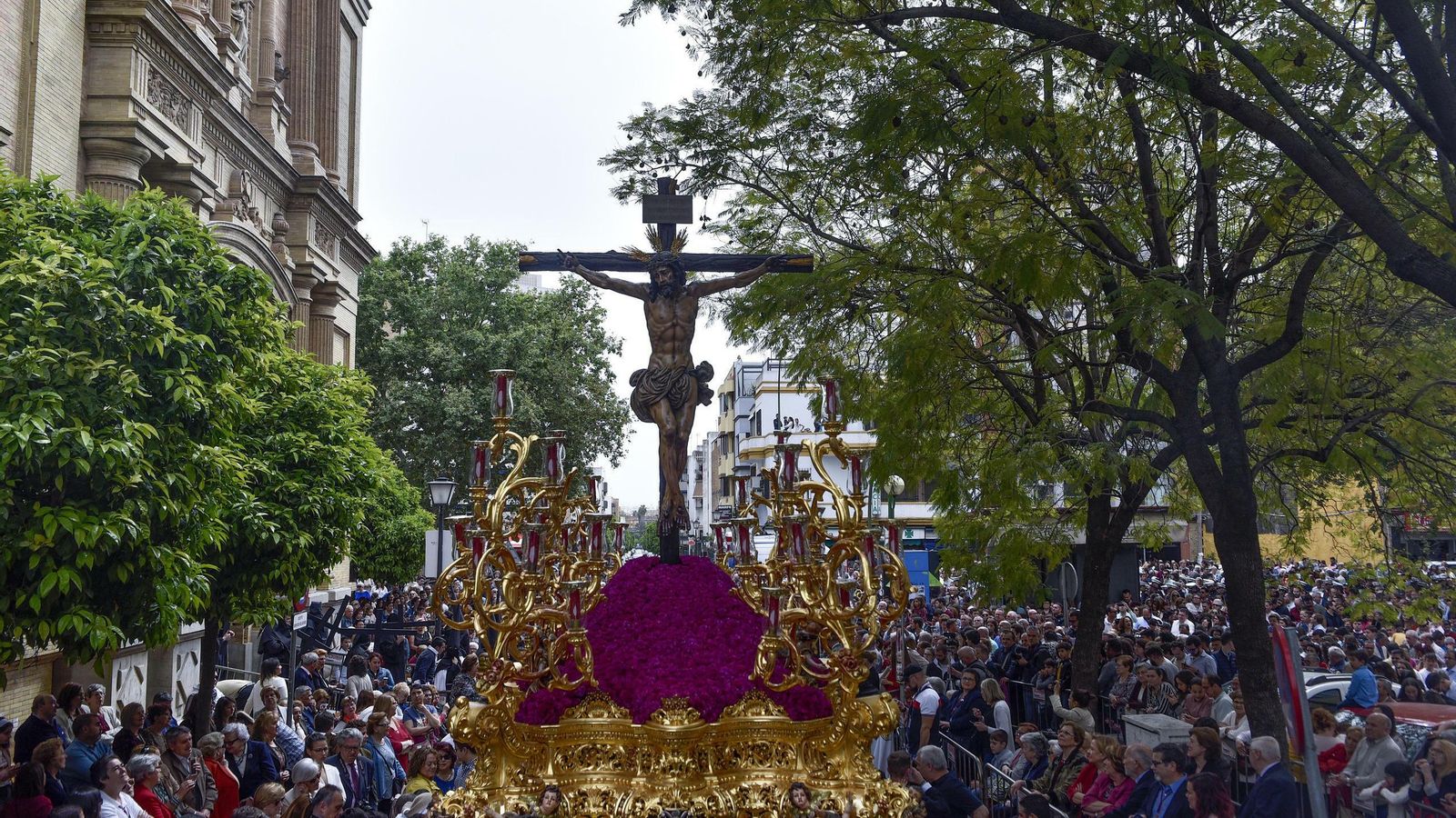 El Cristo de la Sed por las calles de Nervión.
