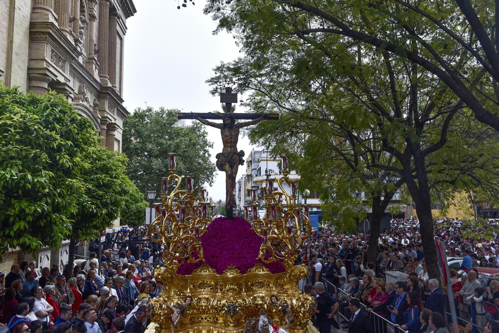 El Cristo de la Sed por las calles de Nervión.