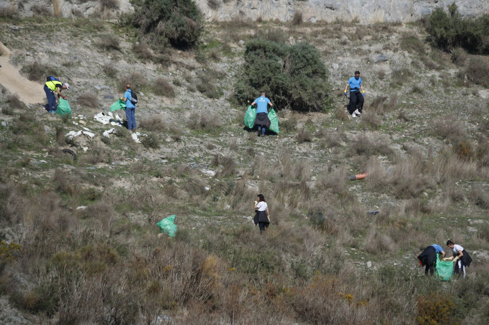 Así ha sido la primera jornada de plogging del año en la Costa de Granada