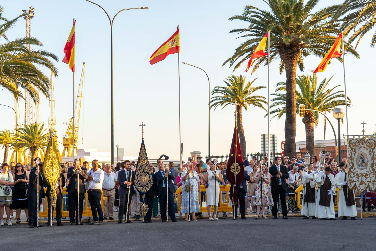 Imágenes de la procesión La Virgen del Carmen por las calles de Huelva