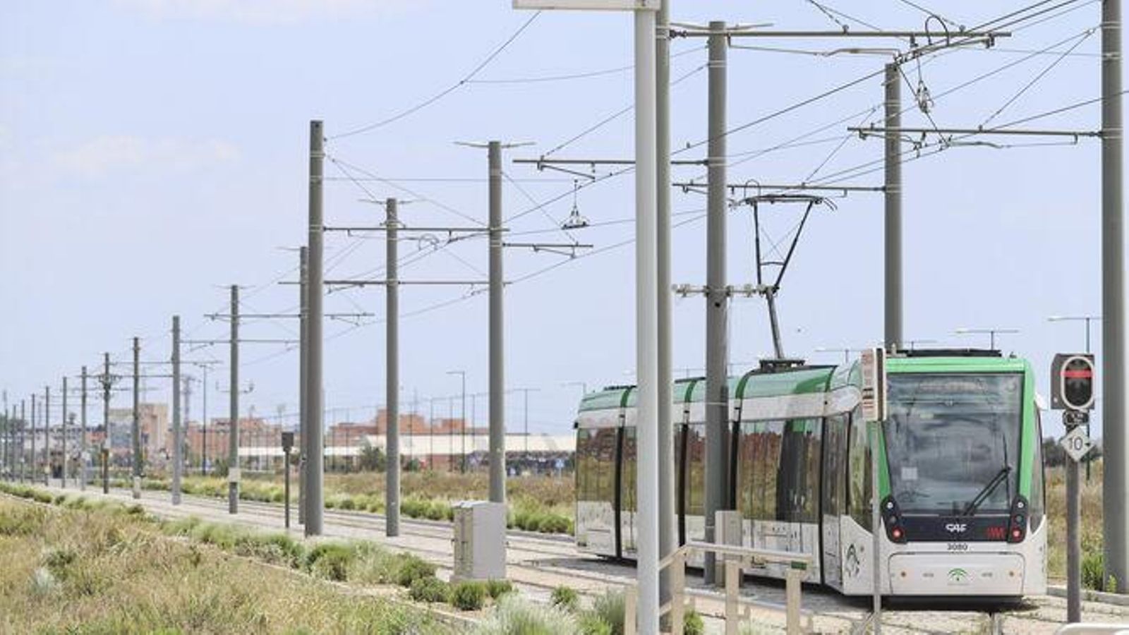 Metro-Malaga-transita-superficie-Universidad_1397270418_110616555_667x375