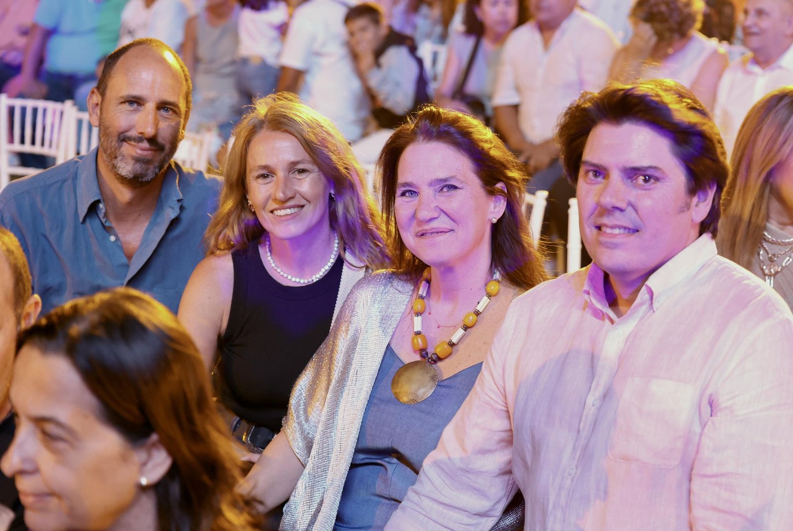 Búscate en el concierto de Hombres G