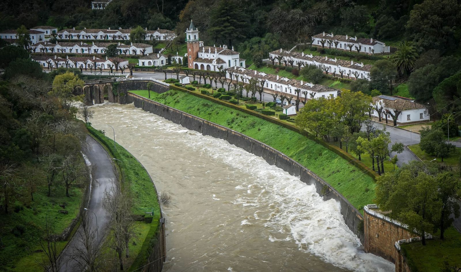 Imágenes del estado actual de los embalses de los Hurones, Guadalcacín y Bornos