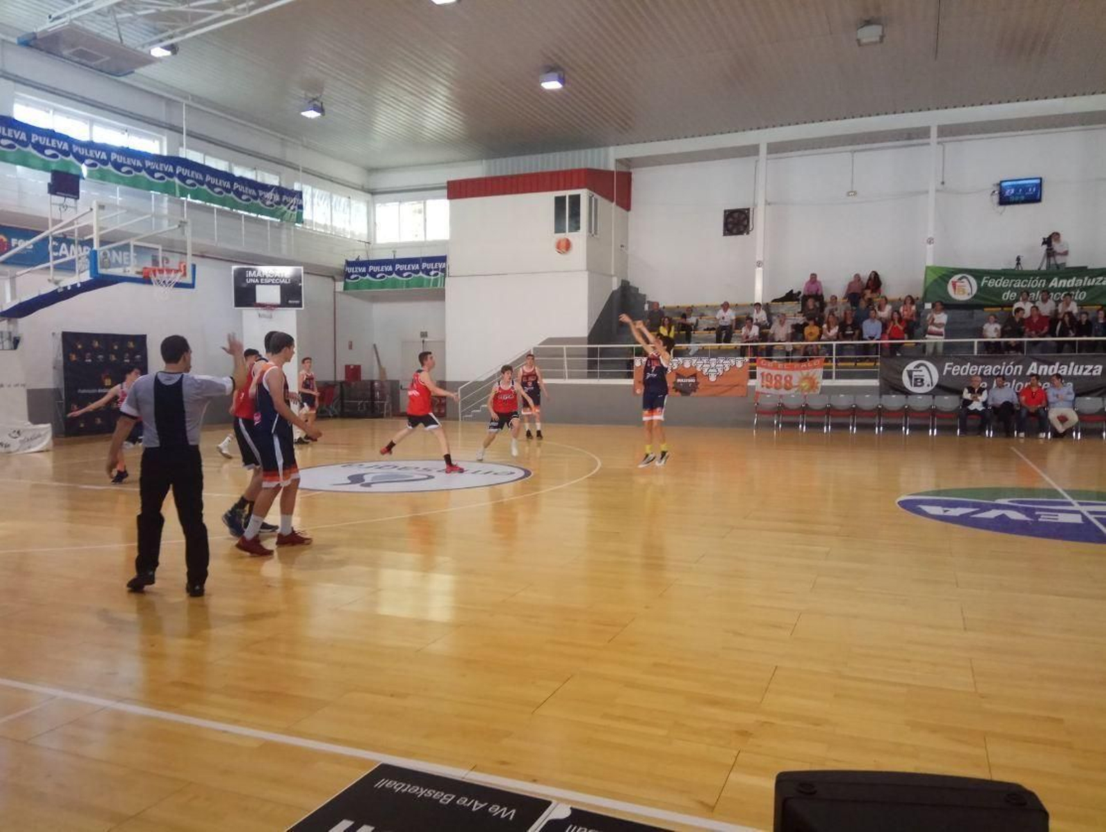 Cal y arena en el inicio del Cadeba infantil