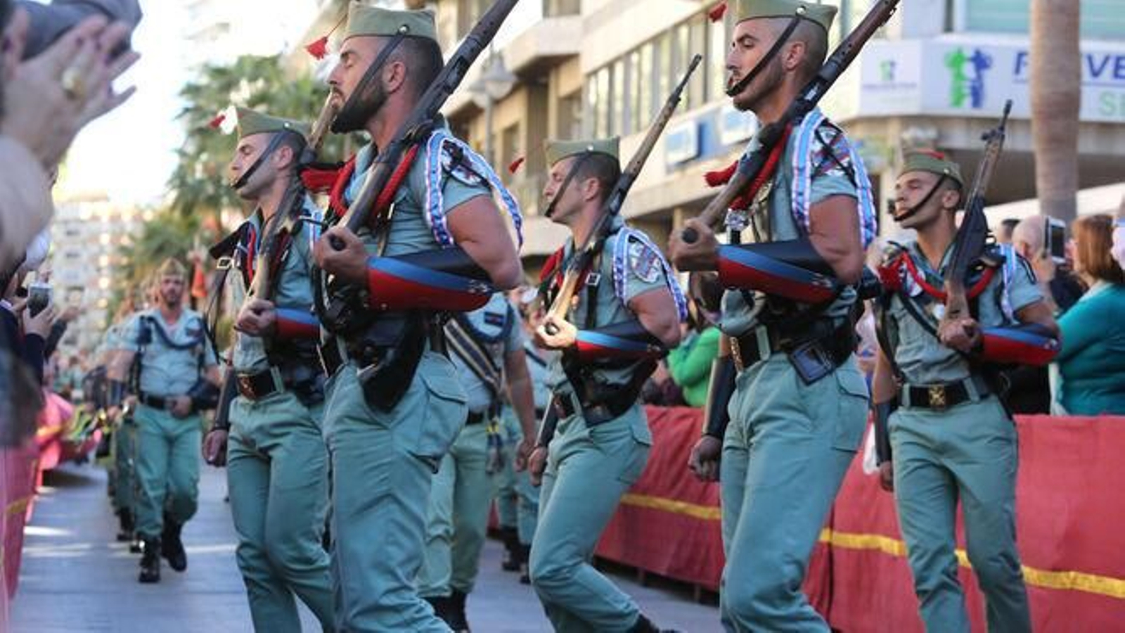 Así fue la procesión del Cristo de la Vera+Cruz acompañado por la Legión en el año 2019