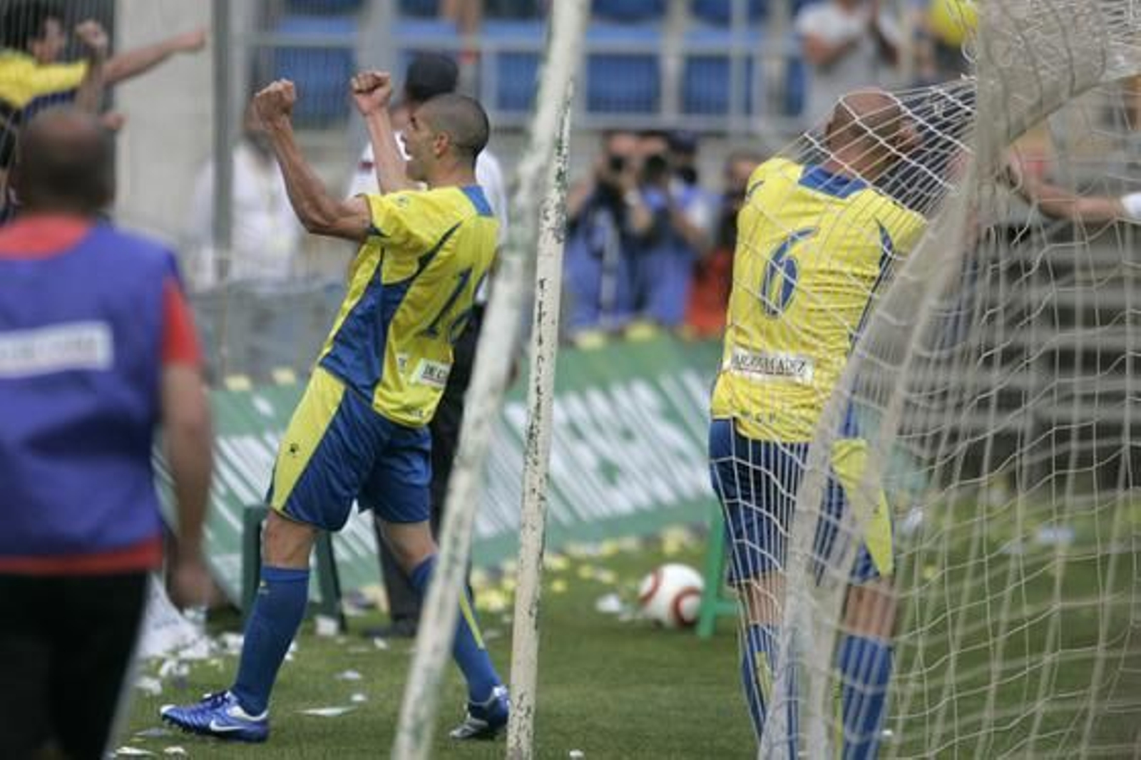 Moreno, con la grada del Carranza.

Foto: Jesus Marin