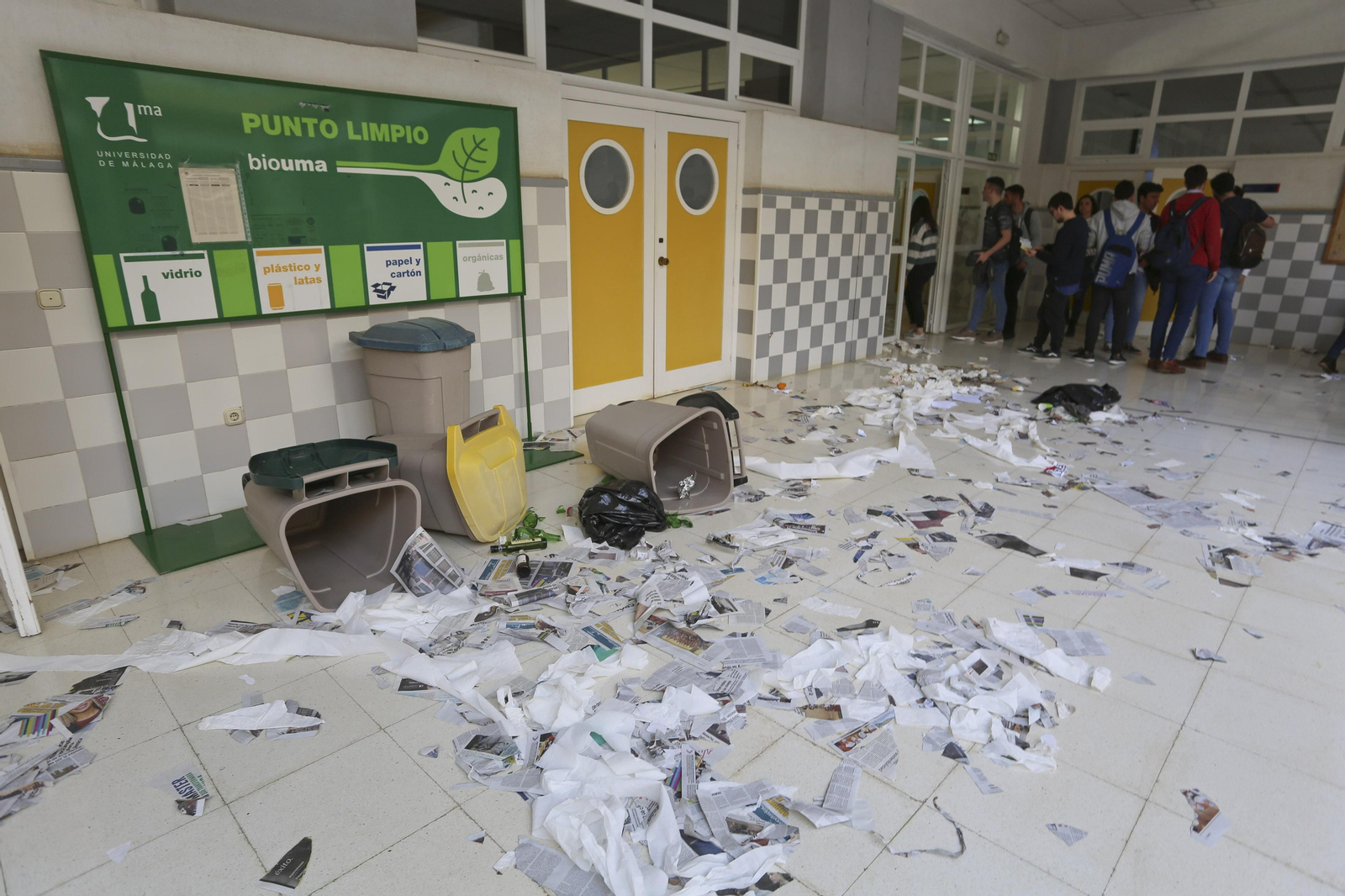 Fotos de la huelga de limpieza en la Universidad de Málaga