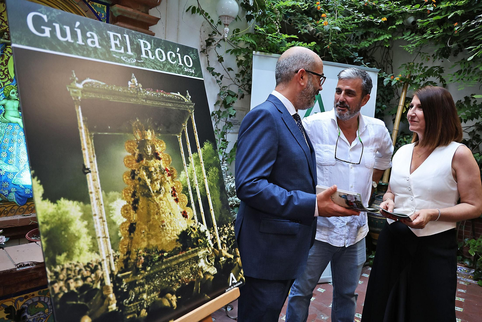 Imágenes de la presentación de la Guía del Rocío 2024 de Huelva Información