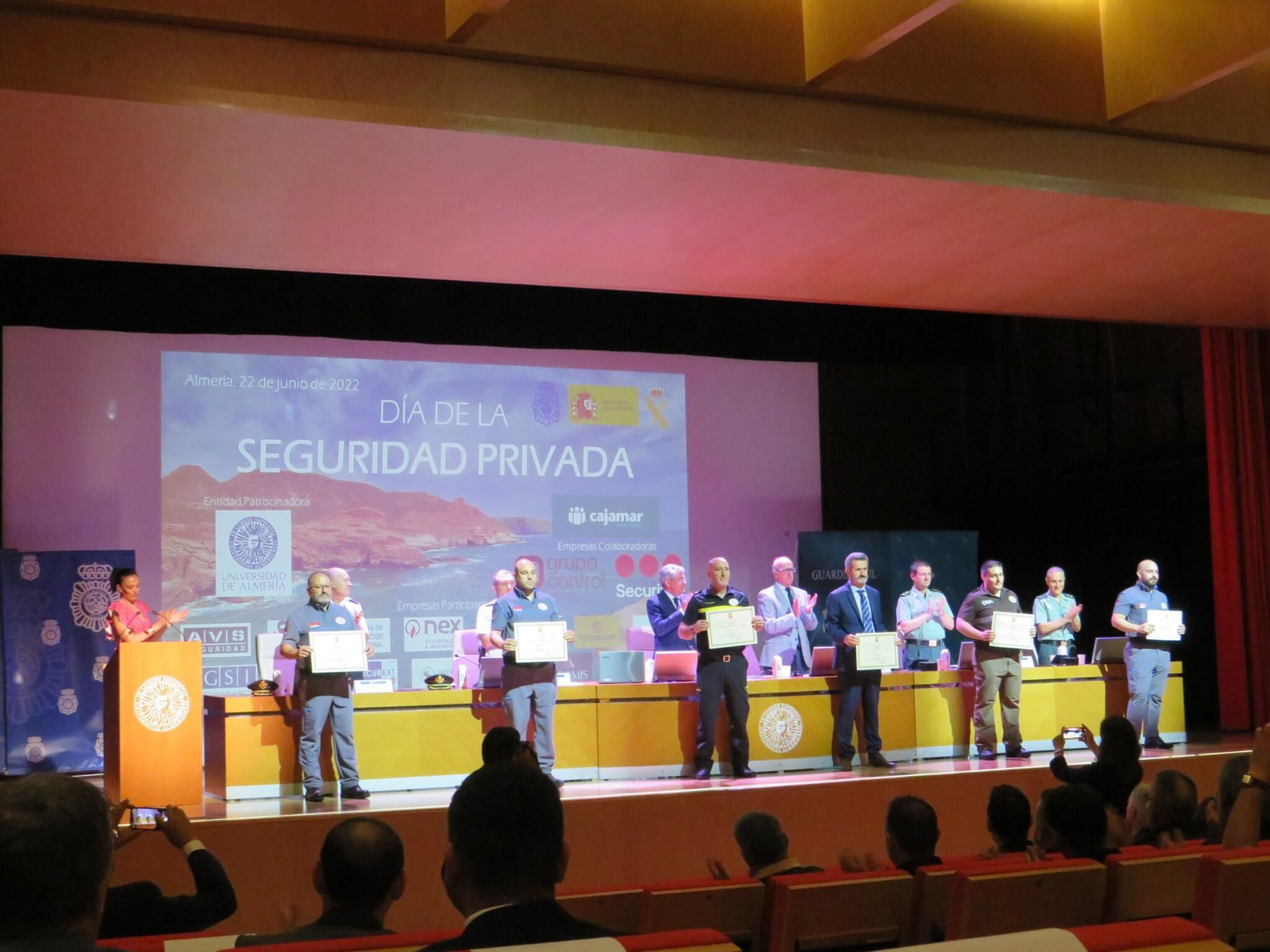 Policía y Guardia Civil premian a la seguridad privada en la UAL.