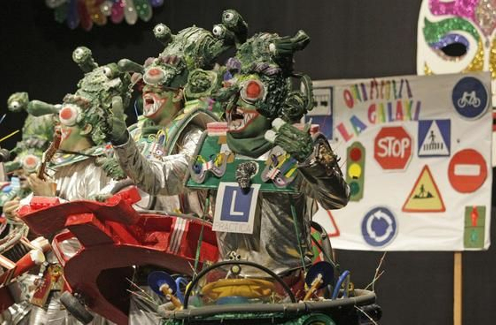 Chirigota 'Los que van despacio para examinarse en Marte, si vamos de marcianos, ¿qué pasa?./Erasmo Fenoy

Foto: Erasmo  Fenoy