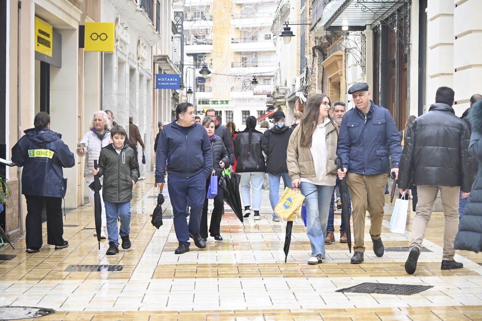 Fotografías de ambiente en la mañana del 3 de enero en Huelva