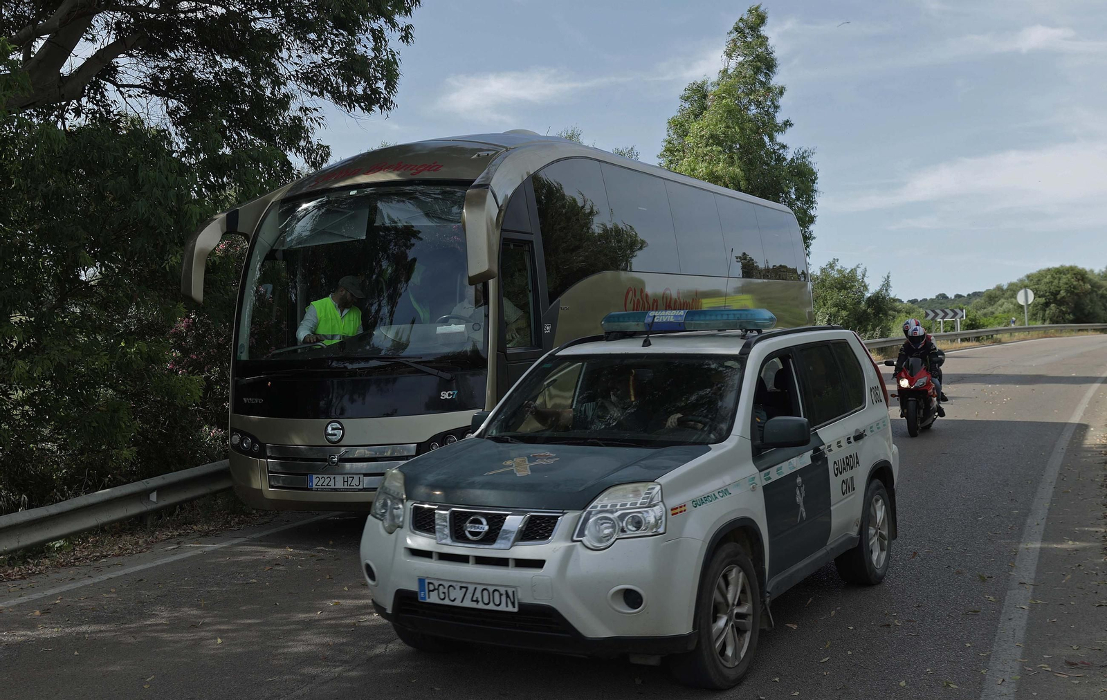 Fotos de la concentración por el mal estado de la carretera A-405 en Jimena