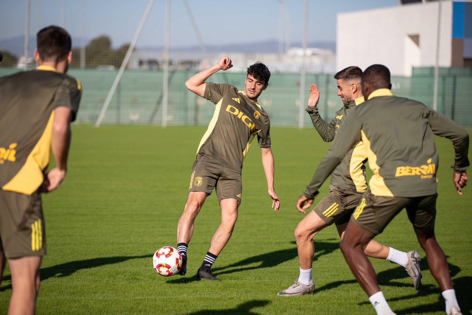 El Burgos prepara la Copa en La Academia del Málaga CF