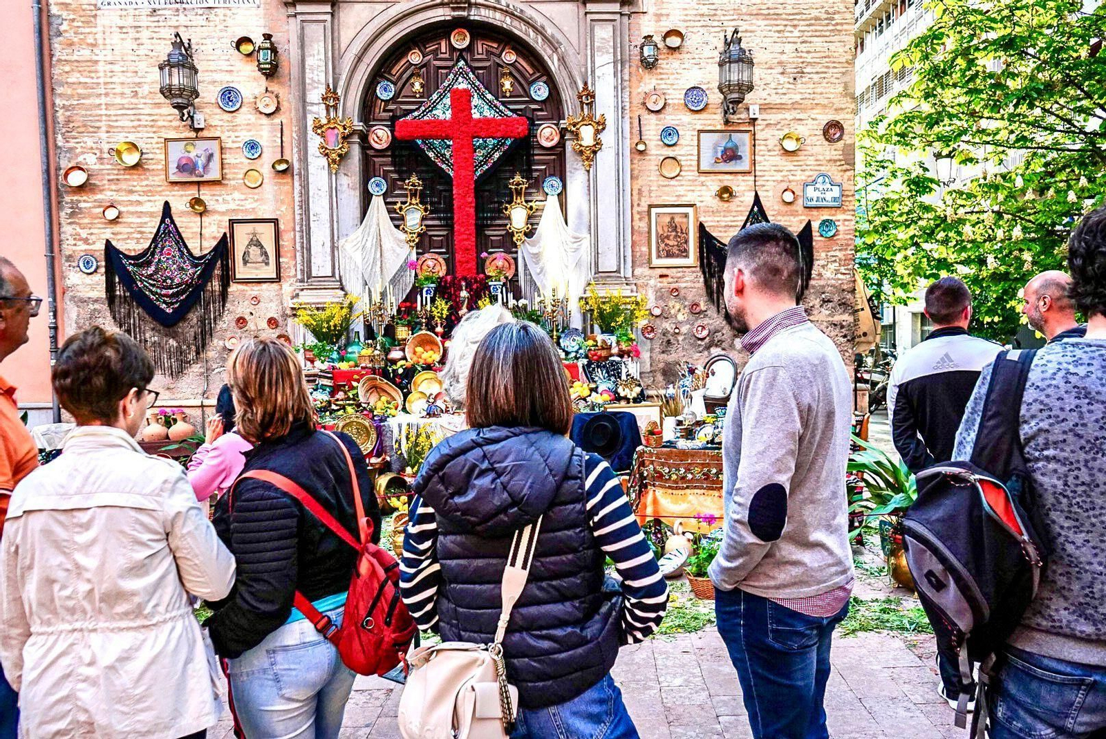 Granada ya vive las Cruces desde el día de antes: las mejores fotos