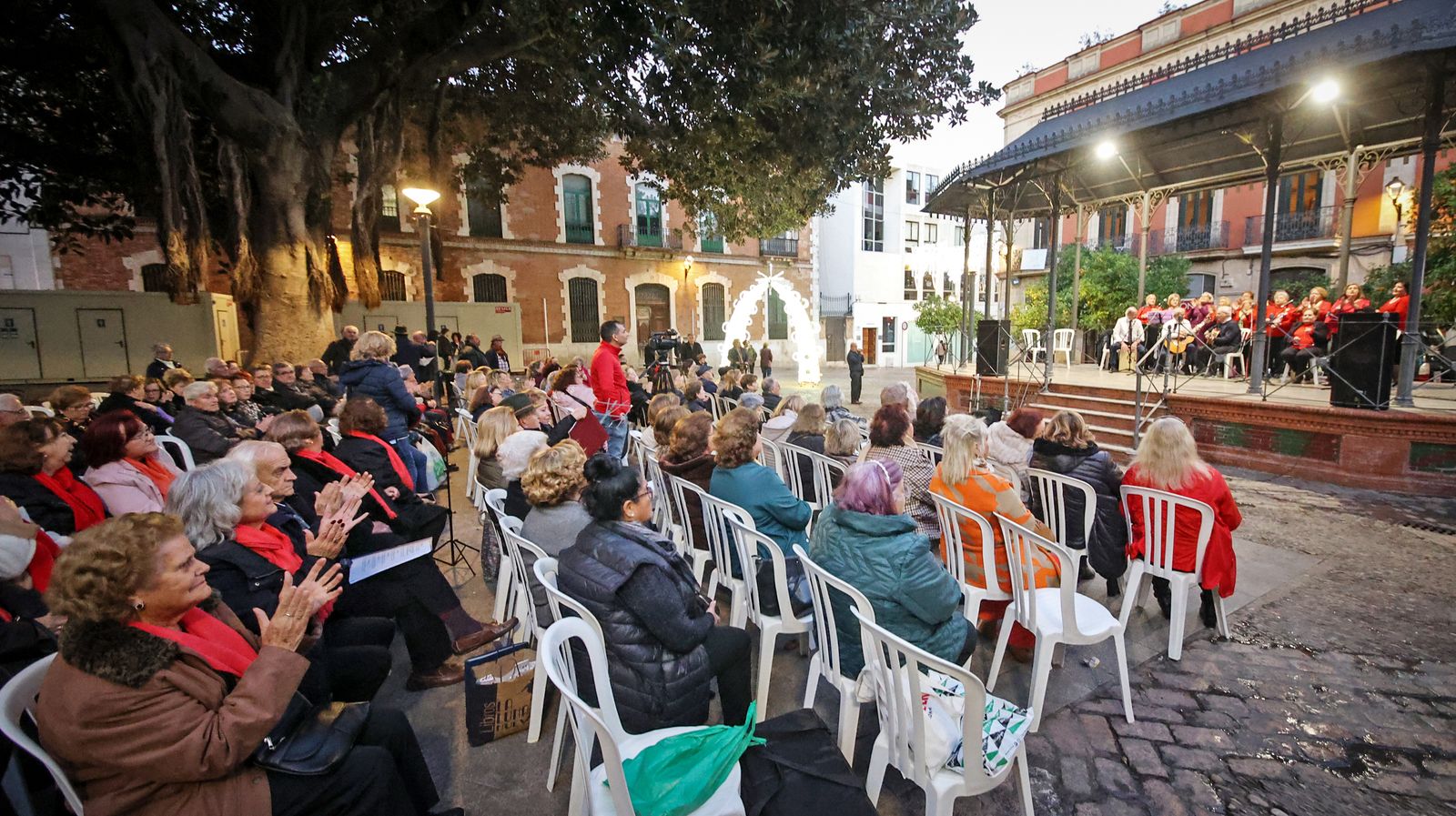Los mayores de Jerez cantan a la Navidad