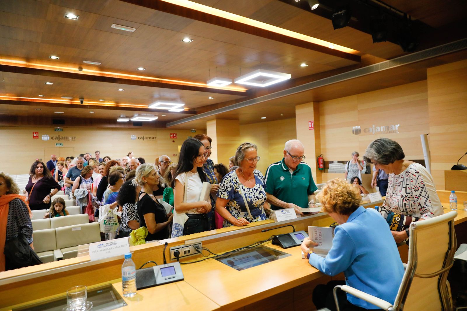 Imágenes de Diario de los Libros, con Julia Navarro