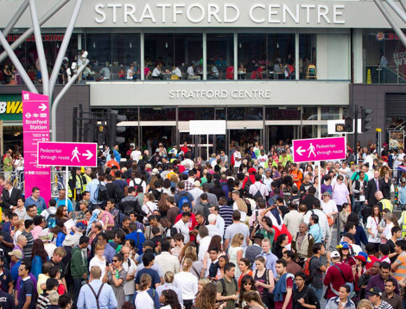 La Villa Olímpica, un pueblo austero con aires de fortaleza