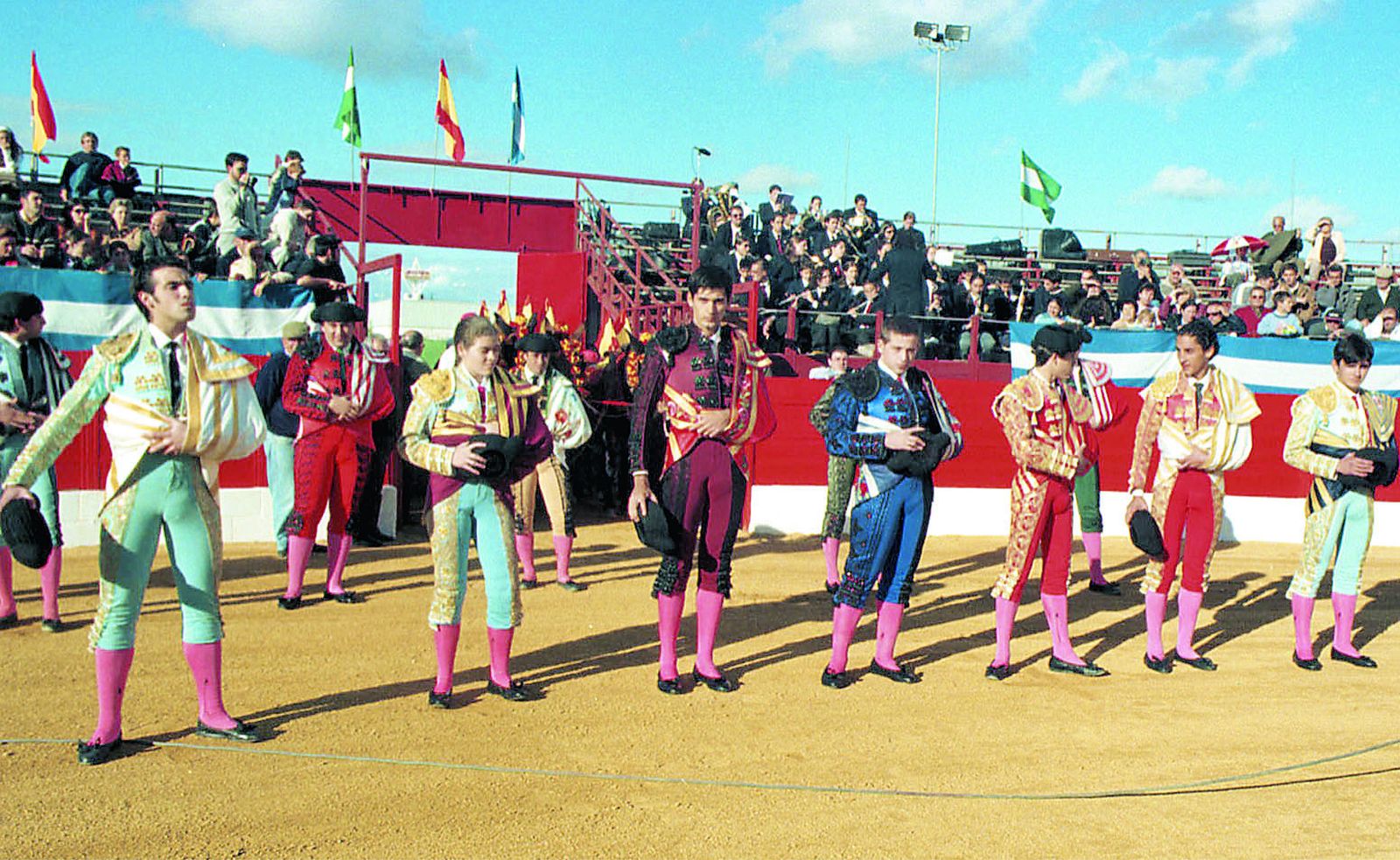Imagen del I Encuentro de Alumnos de la Federación de Escuelas de Tauromaquia en la plaza de toros portátil de Jerez.