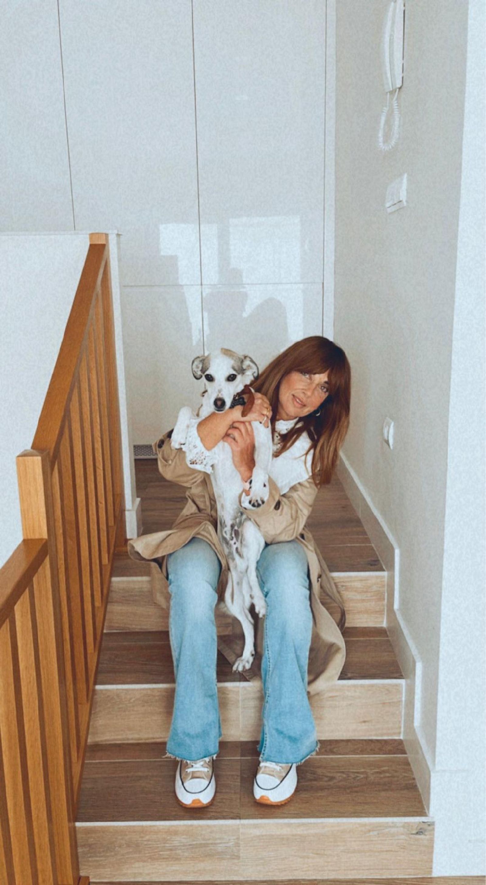 Decoradora. Mar Carmona, en una de las escaleras de esta vivienda de la calle Enrique de las Marinas en la que ha trabajado.