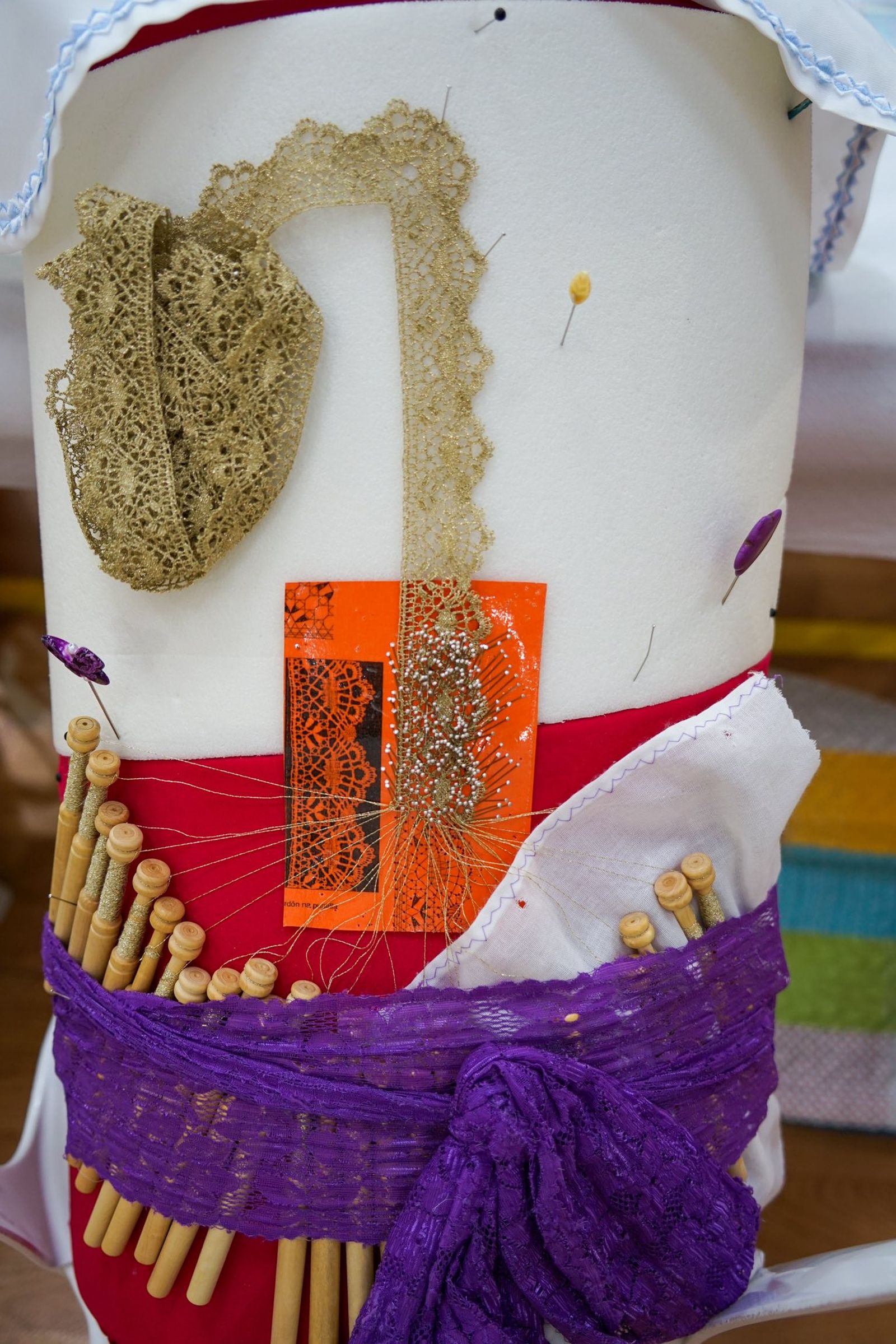 Encajeras de toda la provincia vuelven a convertir a Vícar en la capital de la artesanía y la tradición