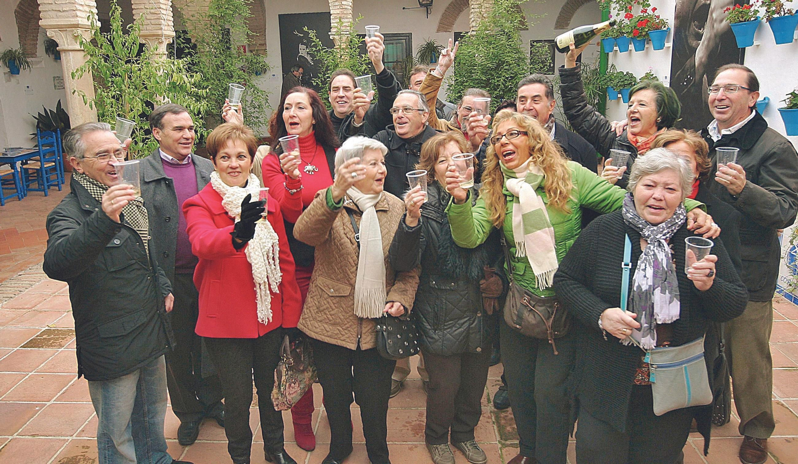 Propietarios y cuidadores celebran el 6 de diciembre de 2012 la declaración de la Fiesta de los Patios como Patrimonio Inmaterial de la Humanidad.