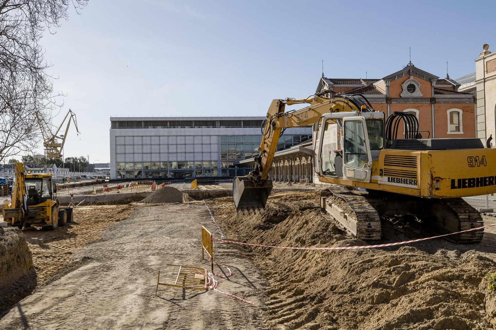 Obras en el aparamiento de Adif, en una imagen de marzo de 2023.