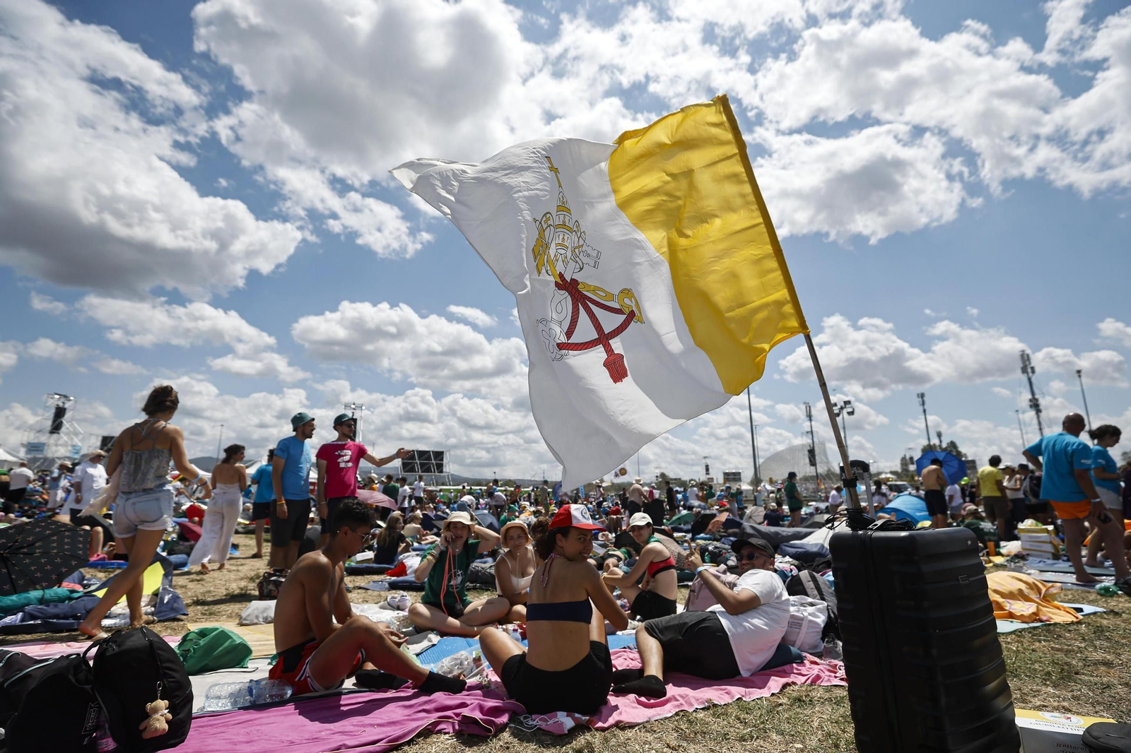 Pope Leo XIV celebrat (14126312).jpg