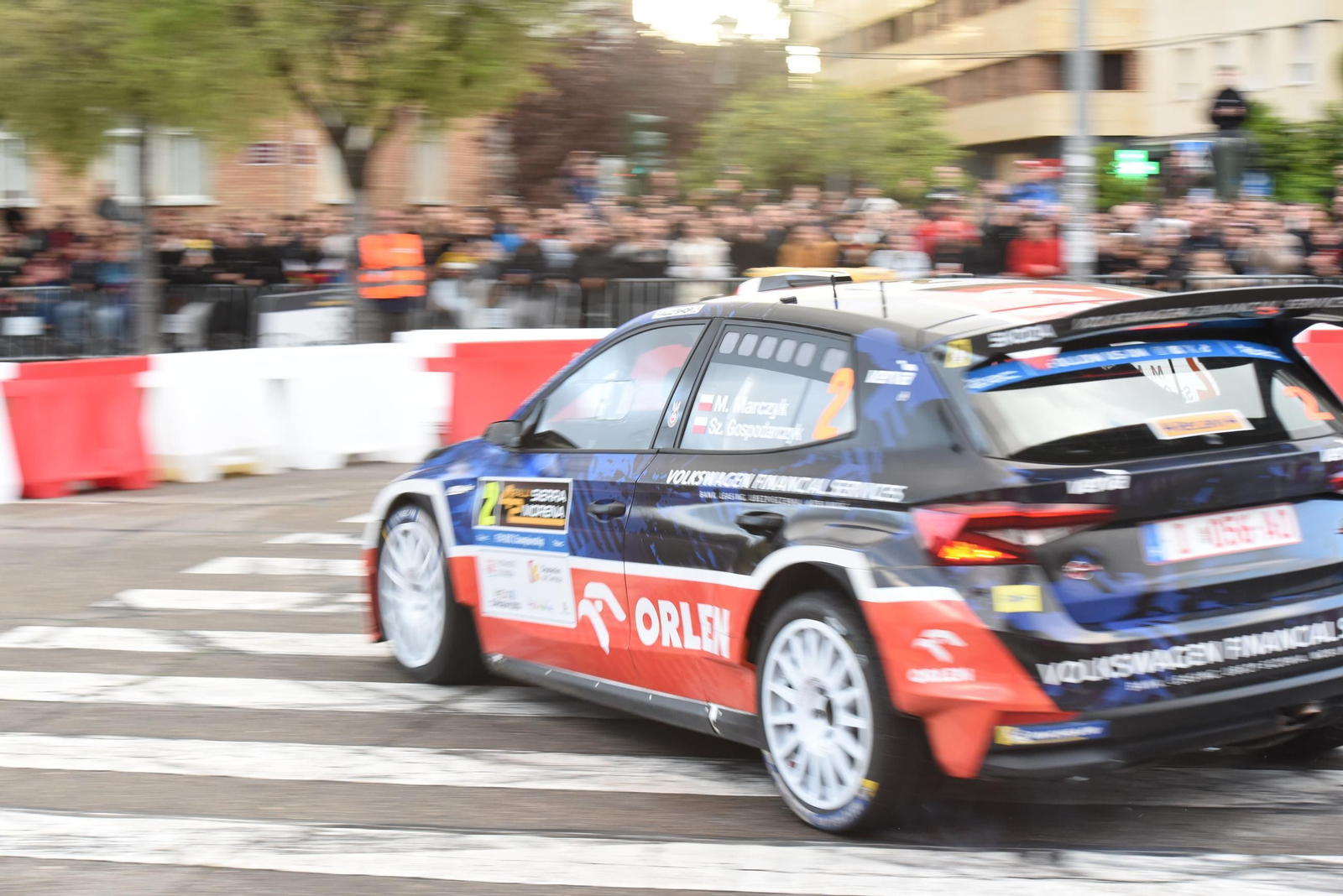 Las mejores fotos del espectacular tramo urbano del Rallye Sierra Morena 2025