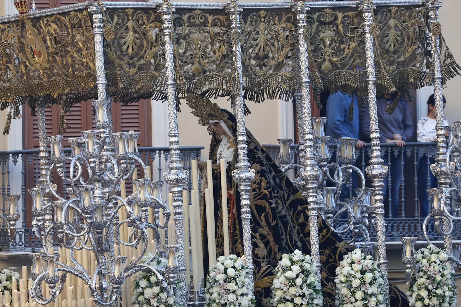 El Sepulcro el Viernes Santo en Málaga, en imágenes