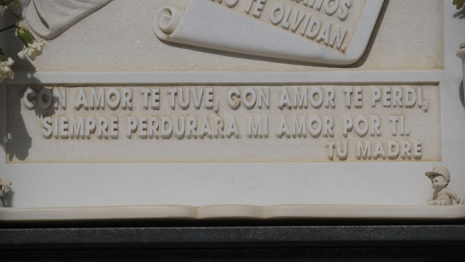 Imágenes del Día de Todos los Santos en el Cementerio de San José de Almería