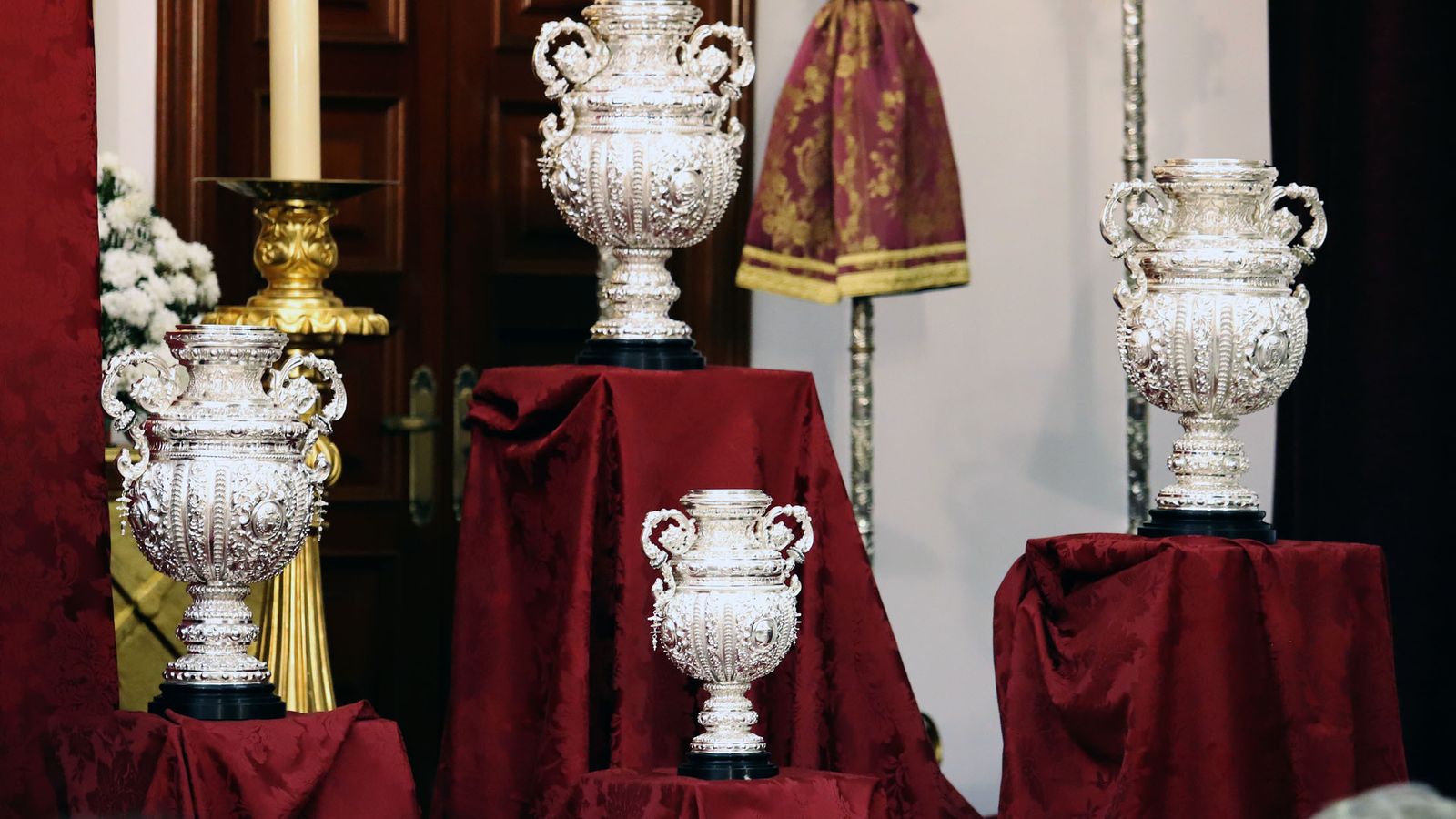 Las nuevas jarras las ha realizado orfebrería Ramos.