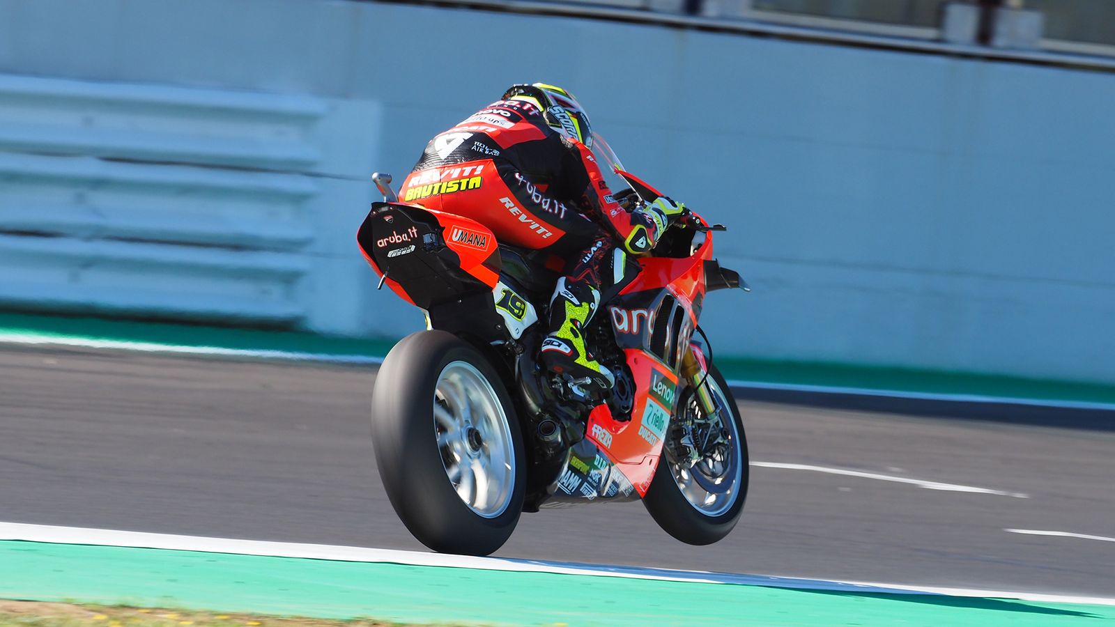 Bautista ha vuelto a enseñar el colín a todos sus adversarios.