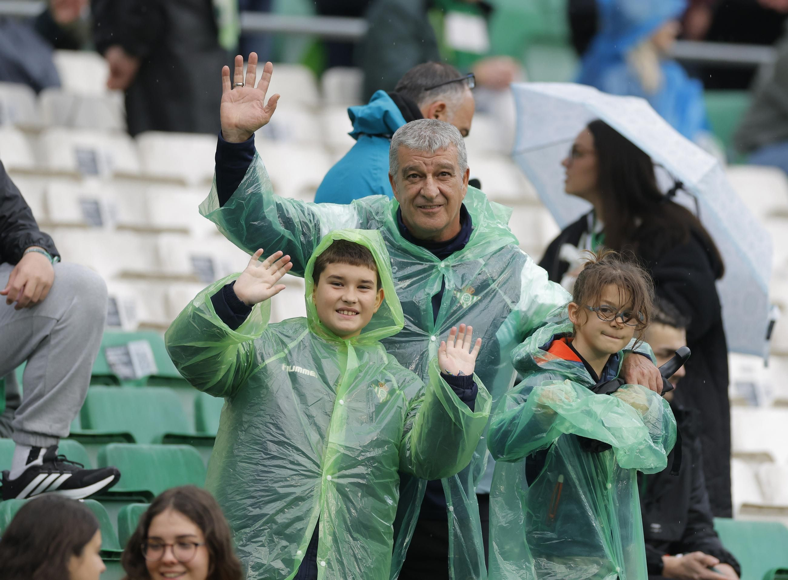 Búscate en las fotos del Betis - Vitoria Guimaraes