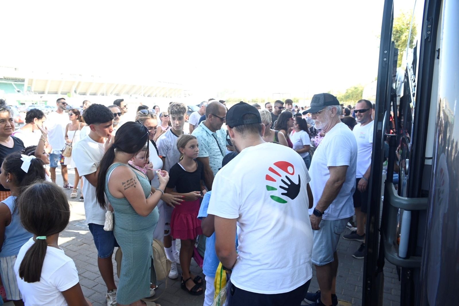 La emotiva despedida de los niños saharauis de Córdoba, en imágenes