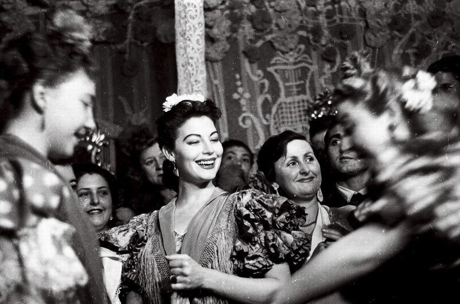 1948. Ava Gardner, en la caseta de Luis Arenas. A su izquierda, Angelita Gómez, hija de Gelán.