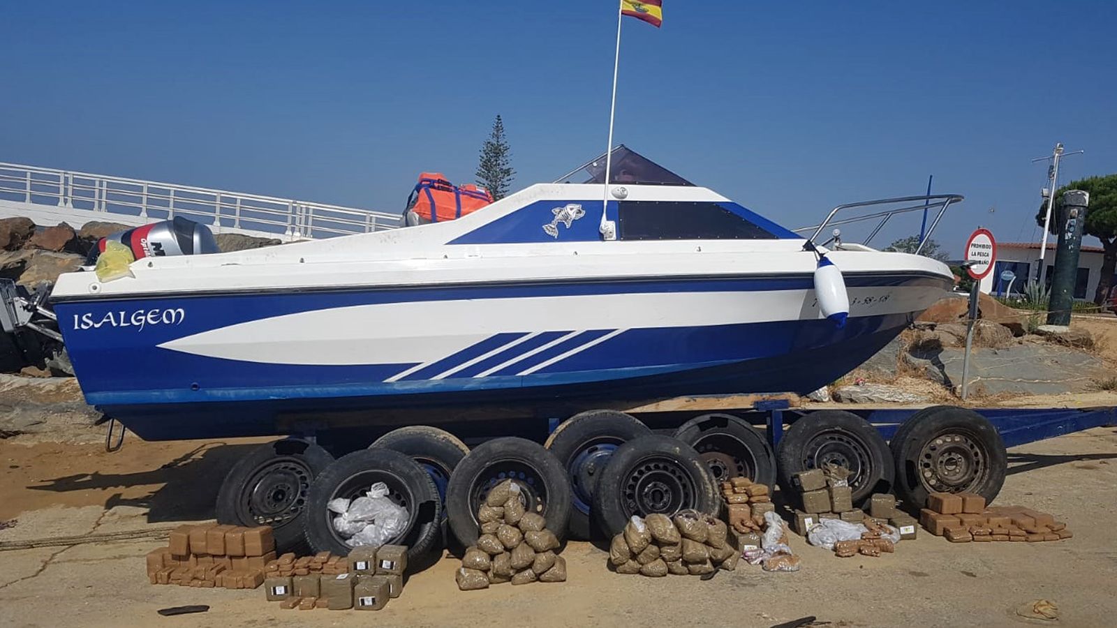 Los agentes intervinieron varias embarcaciones utilizadas para el transporte de droga.