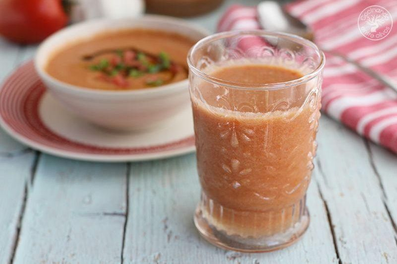 La receta más tradicional y sencilla, la del típico gazpacho andaluz: un trago, muchas ventajas para la salud.