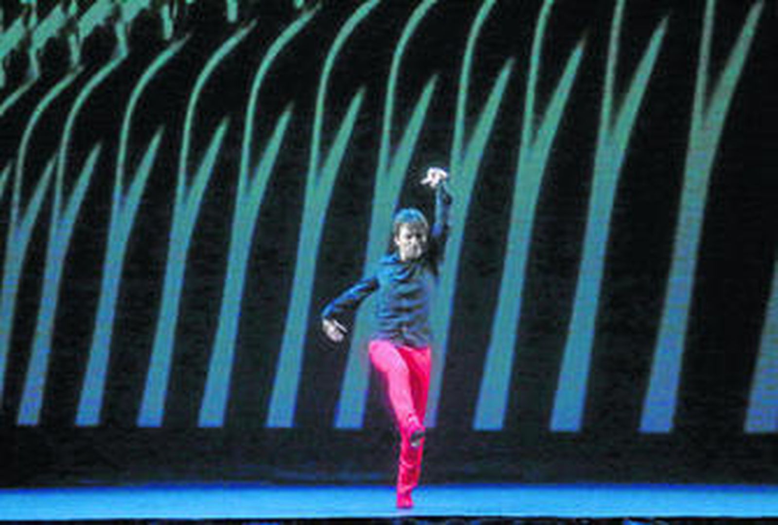 El característico braceo de David Morales durante el estreno de 'Lorca muerto de amor'.