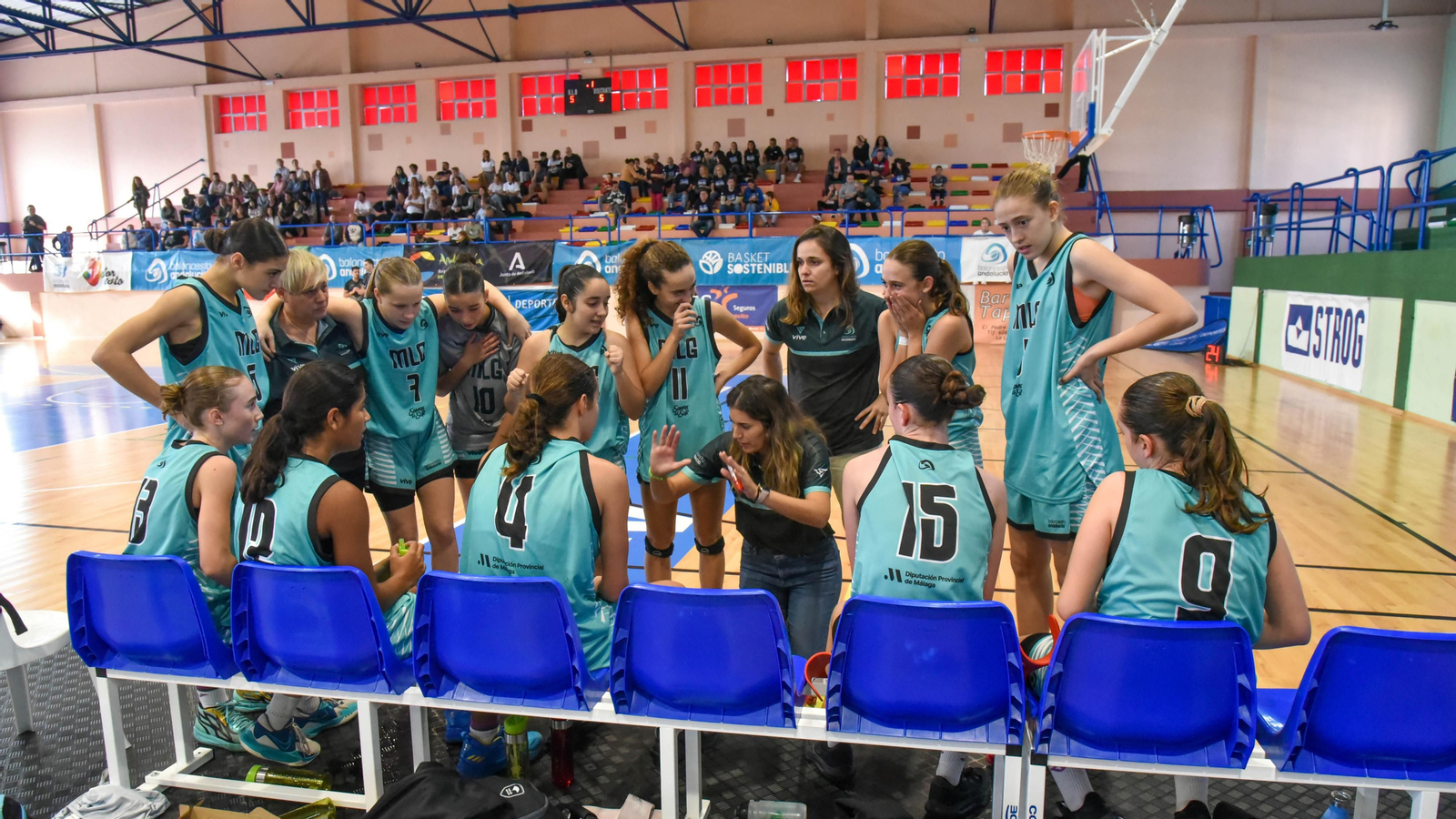 Las fotos de la ultima jornada del Andaluz infantil femenino de baloncesto en La Línea