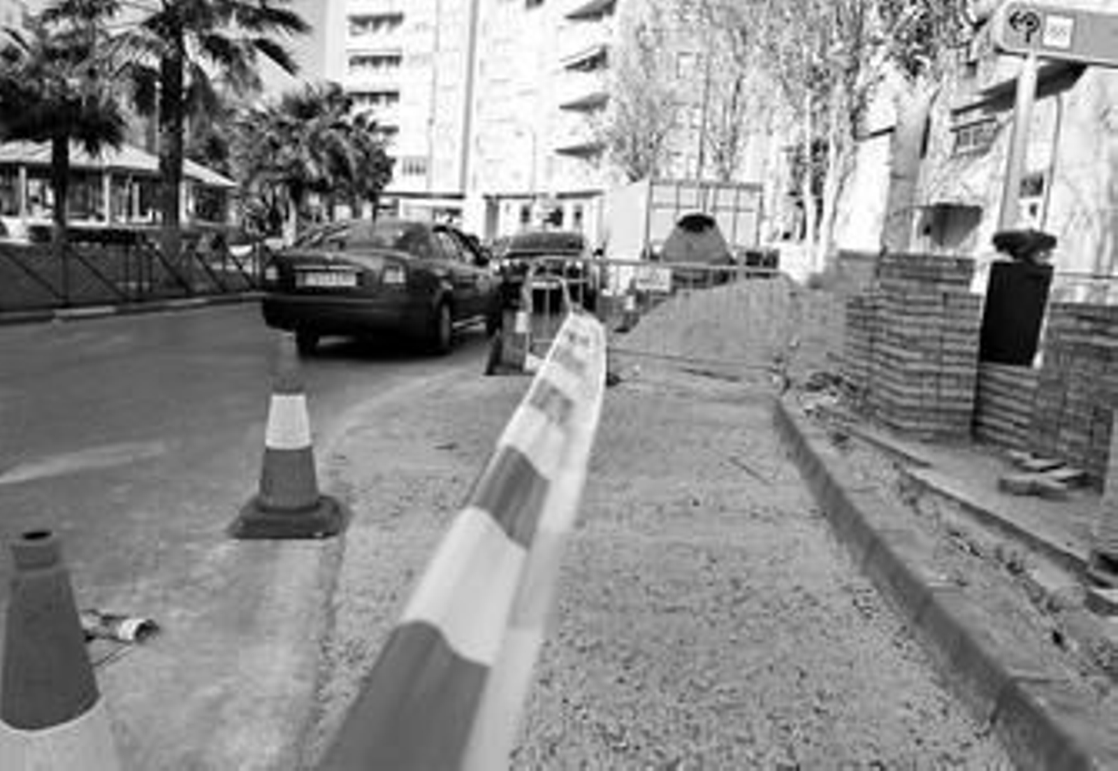 Obras para suprimir la zona de aparcamientos y crear un tercer carril.